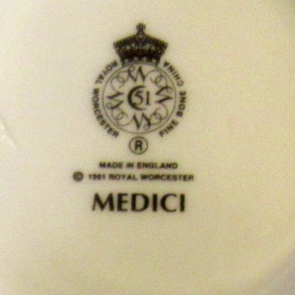 Royal Worcester Medici Green Creamer,  Made in England, Gold Gilt Trim      J121 - Picture 5 of 5